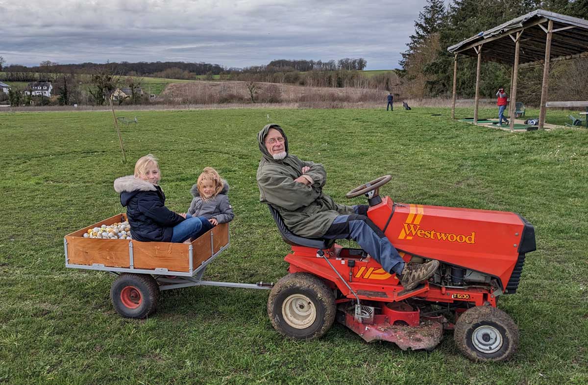 Ramasage de balles au practice